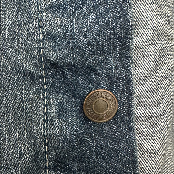 Levi’s Denim Jacket - medium dark wash - Picture 5 of 5